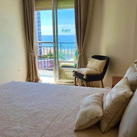 By The Beach, Sea View Apartamento *
