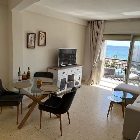 By The Beach, Sea View Apartmán *