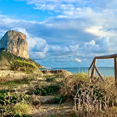 By The Beach, Sea View Apartmán *