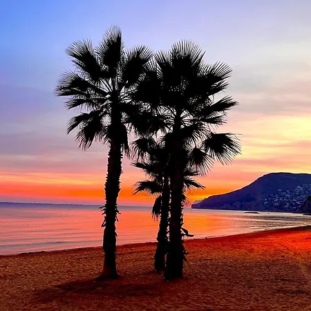 By The Beach, Sea View Apartamento