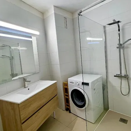 By The Beach, Sea View Apartment *