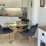 Apartamento By The Beach, Sea View *