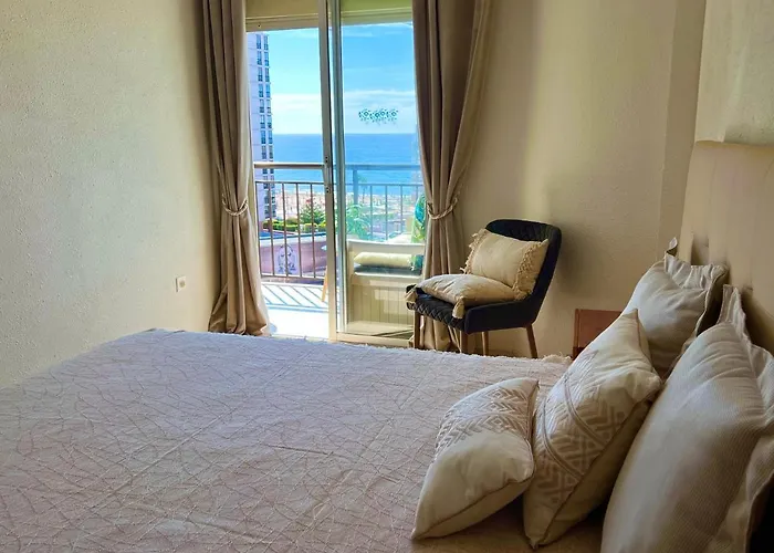 By The Beach, Sea View Apartamento *